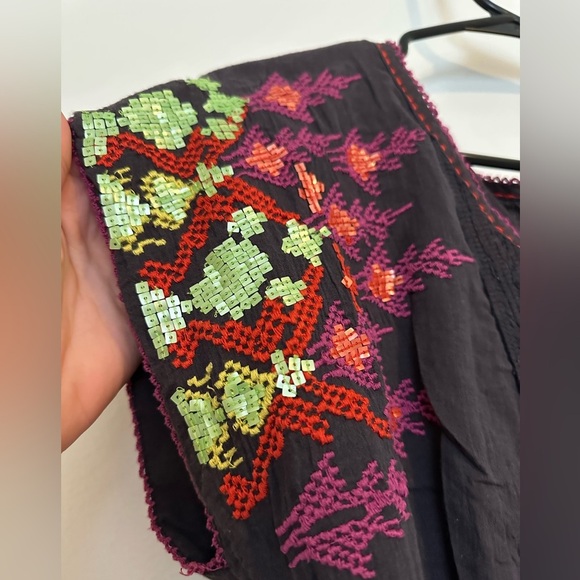 Anthropologie Floreat Boho dark gray embroidered short sleeve - Picture 5 of 9